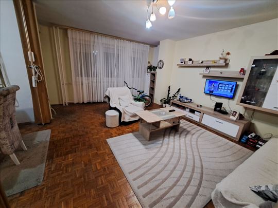 Odličan 2.5 stan za porodično stanovanje na Novom 