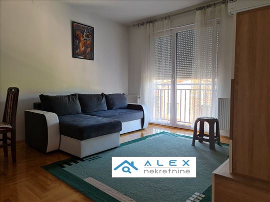 Odličan jednoiposoban stan na Grbavici