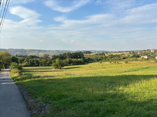 Odličan plac na odličnom mestu