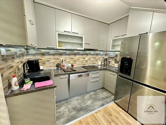 OdliČan Stan U Augusta Cesarca-novi Sad