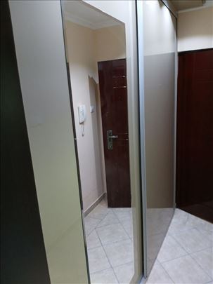 Povoljno- uknjižena garsonjera na lepoj  lokaciji 