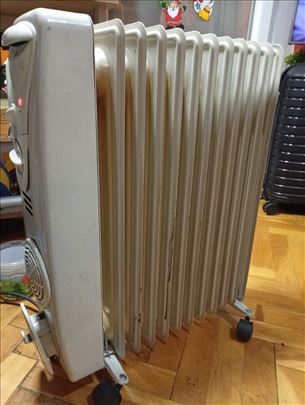Radijator uljani Midea od 12 rebara sa ventilatoro