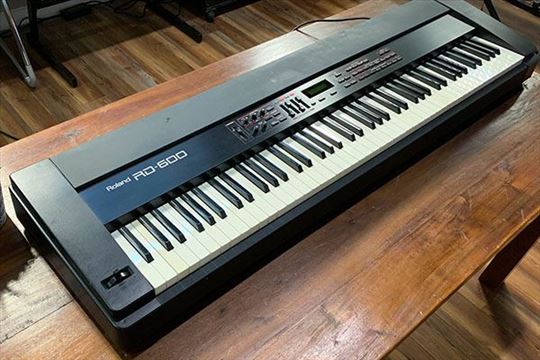 Roland RD 600 digitalna klavijatura  U ocuvanom st