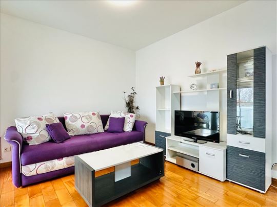 Sjajan, infostan i garažno mesto uključeno u cenu