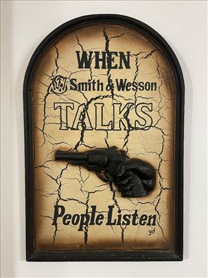 Smith & Wesson - reljefna tabla