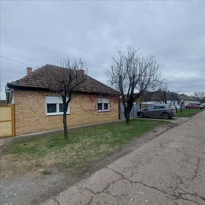 Srbobran, odlična kuća sa pomoćnim objektima na ve