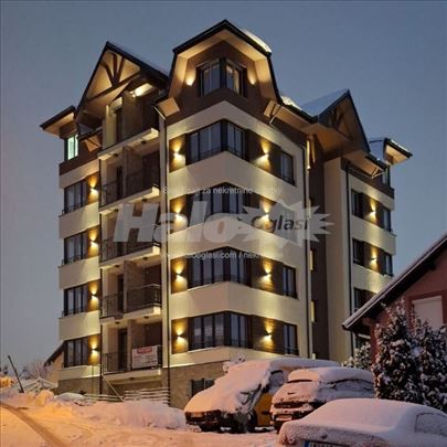 Stan 40 m2, poslednji sprat, TOP pogled  !