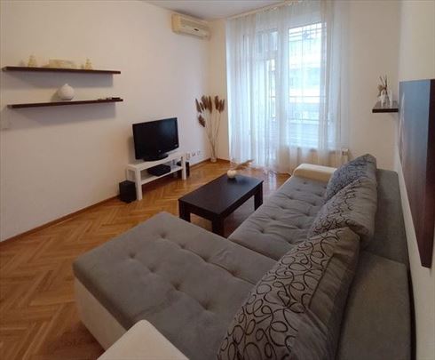 Super stan, 2 spavaće, Crveni krst, ID 1491