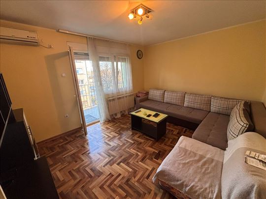 Železnička stanica ! Kompletno namešten ! Felegi T