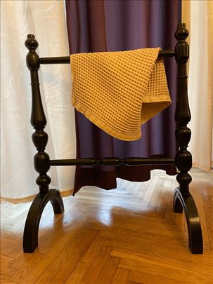 Antik stalak za odecu