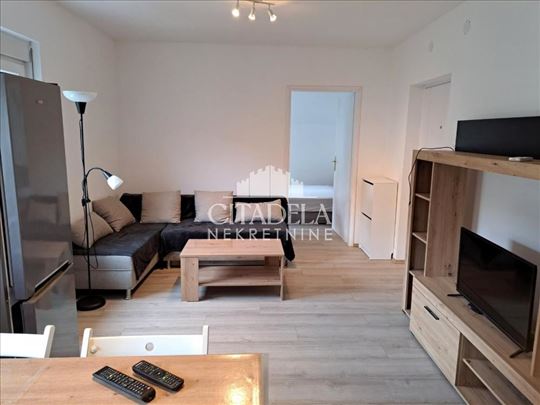 Banjica - Slobodana Jovića. stan sa parking mestom