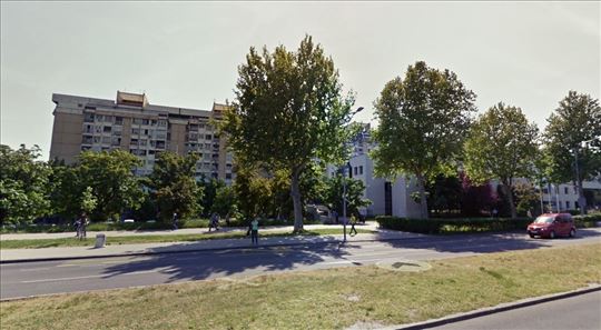 Blok 30, uknjižen 87m2, renoviran, 4 od 8, 