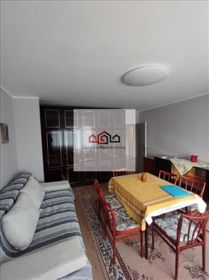 Grbavica Trosoban Stan 550 Eura