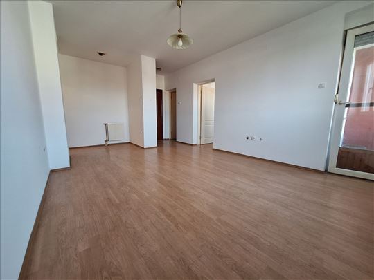 HITNO: Jednoiposoban stan, Detelinara, 39m2