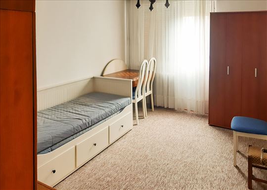 Izdaje se dvoiposoban stan u Žarkovu-Trgovačka