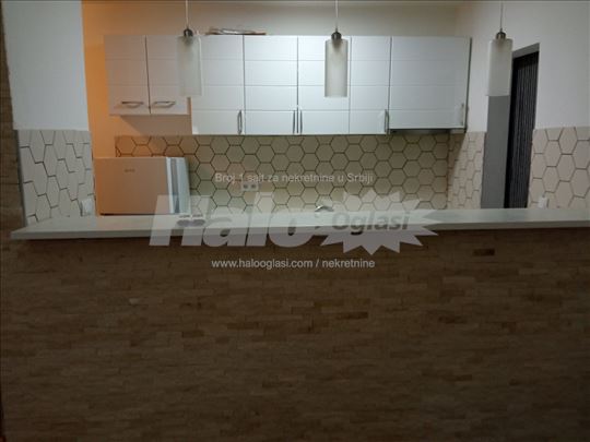 Izdaje se stan na Ledinama, u kući