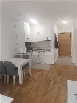 Izdajem stan 40m² na odličnoj lokaciji