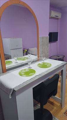 Izdajem stan u Zarkovu