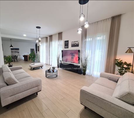 LUX Dedinje 6.0 privatno dvorište parking, USELJIV