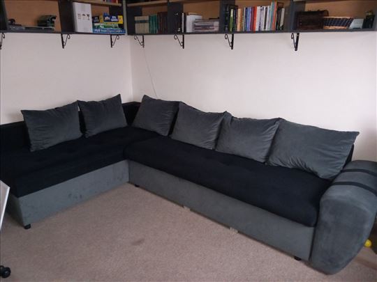 Na prodaju – ugaona garnitura – povoljno!