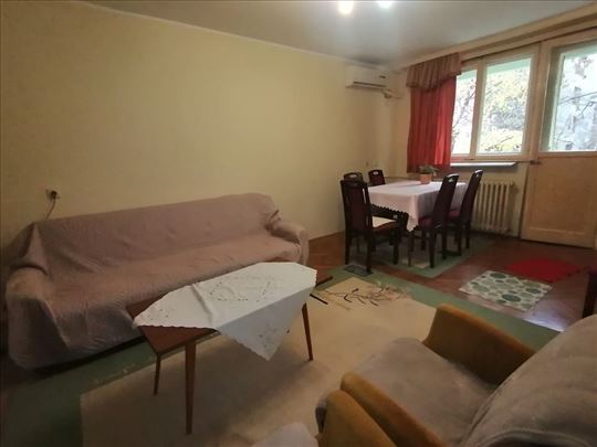 Namešten dvosoban stan 51m2, odvojena kuhinja