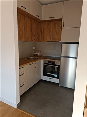 Nov, skroz ili polunamesten 1.5 stan, Knezev Park