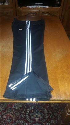 Nova trenerka Adidas XL