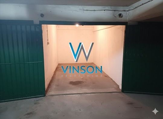 Novi Sad, Centar - Uknjižena garaža u suterenu ID#