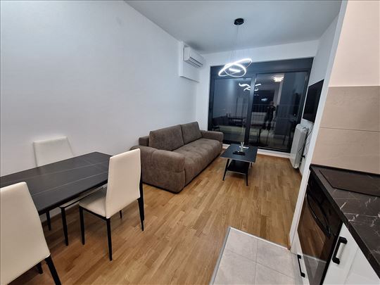 Novo! Luksuzan stan sa garažom