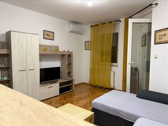 ~~~ Odlična garsonjera, kod PAP PAVLA ulice ~~~