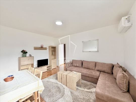 Odlična lokacija, potpuno renoviran ID#13183