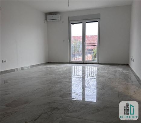 Odmah useljiv, drugi sprat