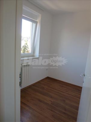 Polunamesten troiposoban stan sa opremljenom kuhin