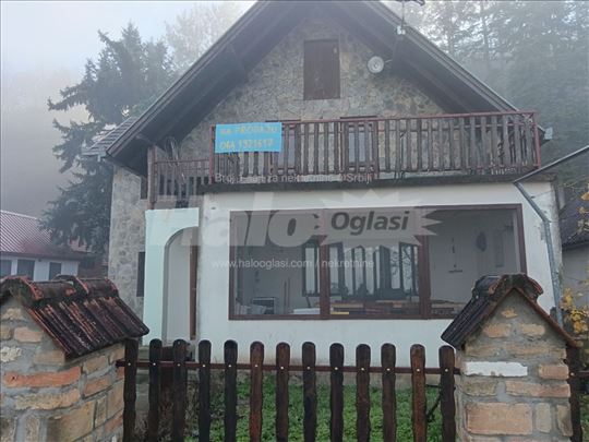 Prodaja vikendice u Krčedinu na obali dunava