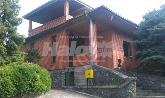 Prodajem Vilu u Starim Banovcima