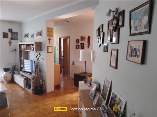 Prodaju se dve stambene jedinice u centru grada