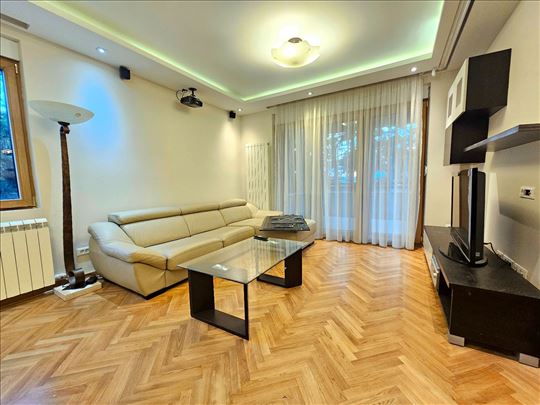 Prostran 4.0 stan na odlicnoj lokaciji na Dedinju