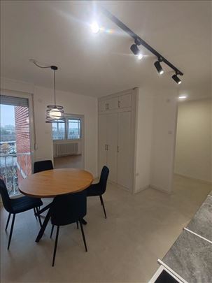 Renoviran moderan stan, sve novo