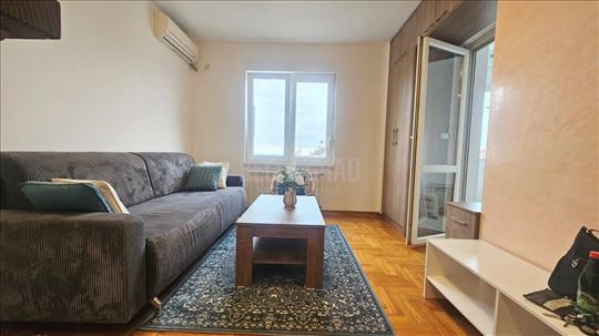 Renoviran stan u centru Žarkova