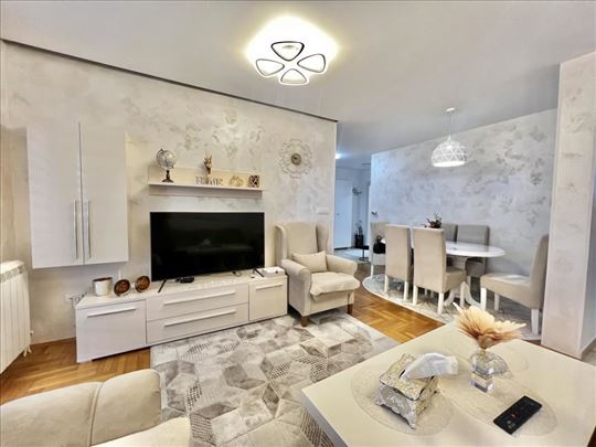 Izdaje se stan 64m2 ID#2460