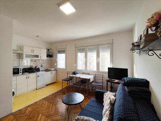 Stan na odličnoj lokaciji, idealan za život ili re