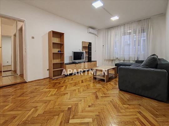 Vračar, blizina fakulteta, 56m2+2 terase ID#1963