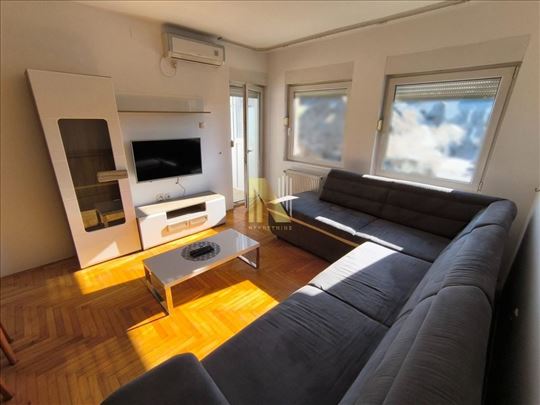 Dvosoban namešten stan u neposrednoj blizini Centr