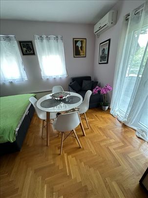 Retko u ponudi garsonjera na samom šetalistu