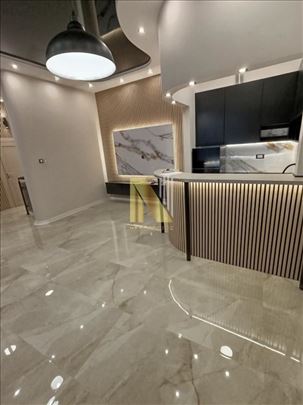 Izdaje se izuzetan poslovni prostor - preko puta F