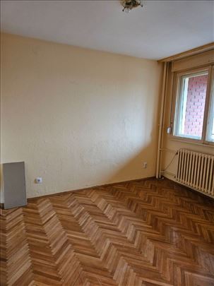 Izdaje se jednosoban nenamesten stan u Bronksu