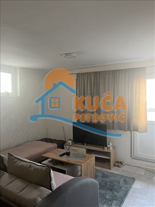 Izdaje se jednosoban stan na Panteleju!!!