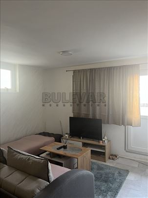 Izdaje se jednosoban stan na Panteleju!!!