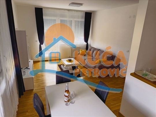 Izdaje se stan kod Tehničkih fakulteta!