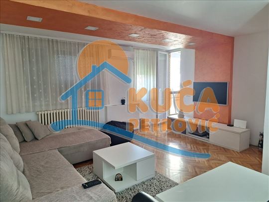 Izdaje se stan na Panteleju!